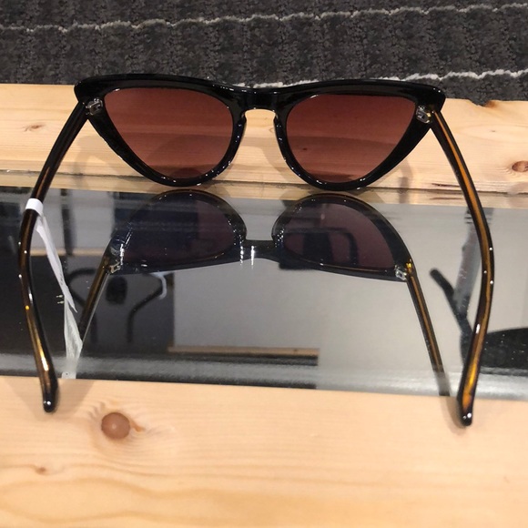 Tortoise Cat eye Sunglasses - Picture 3 of 3
